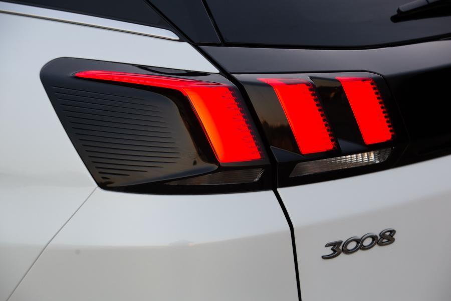 Детали экстерьера Peugeot 3008 GT HYBRID4 2019 года  (WW) (фото 18 из 40)